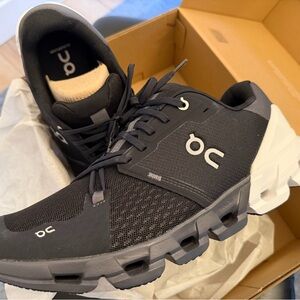 On Cloudflyer 4 Running Men's Black and White Athletic Shoes New in Box Wide Fit